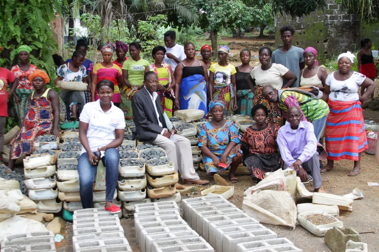 Women and children with crushed stones prepared for building materials